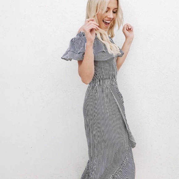 Carly Jean Los Angeles Dresses & Skirts - Carly Jean Los Angeles Off the Shoulder Dress